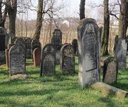 Cleaning the cemetery in Będzin 30-10-2014